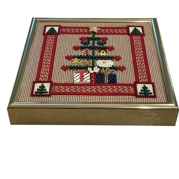 Christmas Embroidery Button And Beads Finished 6 1/4” Tree Santa Gifts Country - Picture 2 of 4